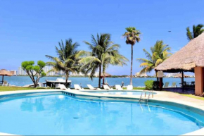 Lagoon-Front House in Hotel Zone Central Location with Easy Access to Top Attractions